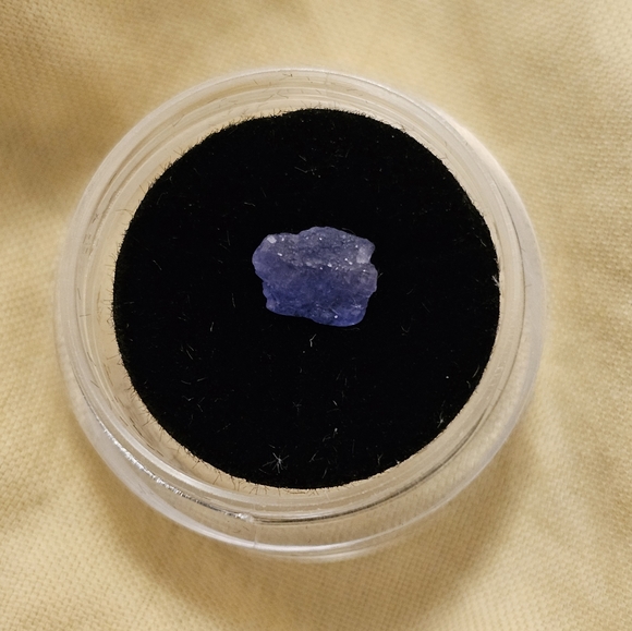 Sz 6, Dainty Solitaire Tanzanite Ring, 925 Silver,Rhodium,& Rough Sample of Tanz - Picture 11 of 13